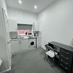 Self Contained Studio In Bham City Centre W Parking